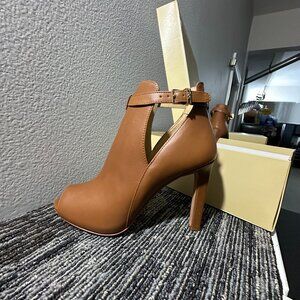 Michael Kors Size 8.5 Heels